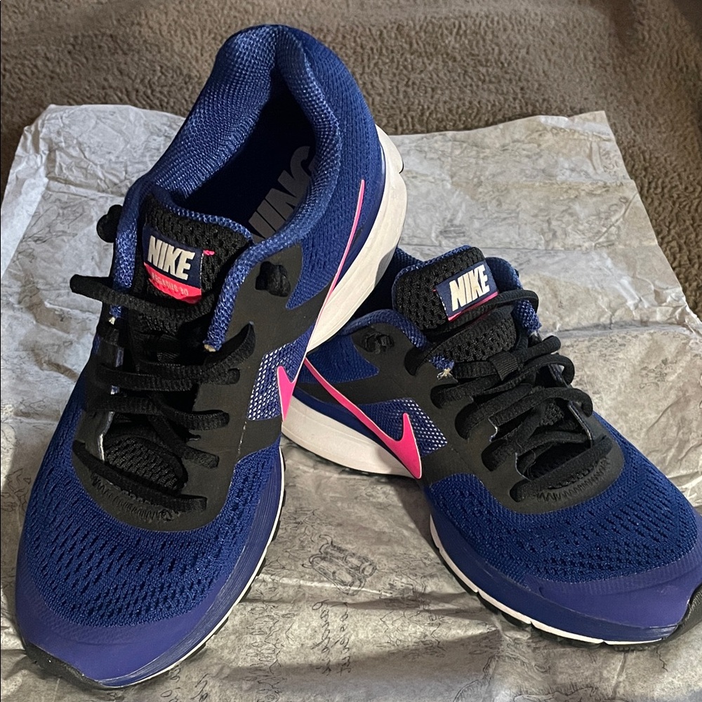 Nike Women's Black and Blue Sneakers with Pink Accents -Sz 7